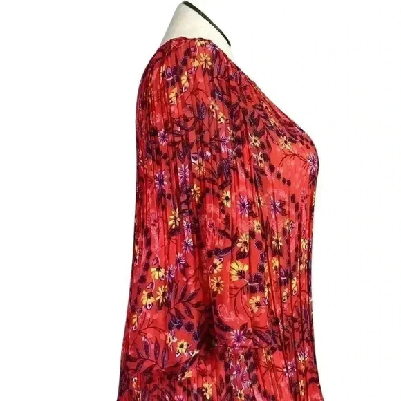 Woman Within Women L 18 20 Pleated Floral Blouse Top Red Multicolor LS Studs - Picture 4 of 8